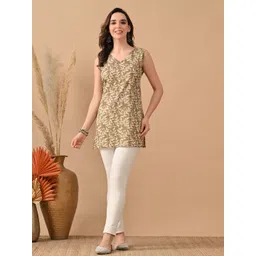 HARIKS Floral Printed V-Neck Pure Cotton Sleeveless Straight Kurti-picture-23