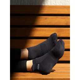 Heelium Men Pack of 3 Bamboo Super Soft Odour-Free Breathable Ankle-Length Socks image 5
