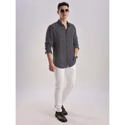 HERE&NOW Men Slim Fit Opaque Striped Casual Shirt image 3
