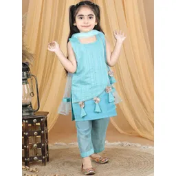 Here&Now X Kinder Kids Girls Floral Embroidered Regular Pure Cotton Kurta with Trousers-picture-35