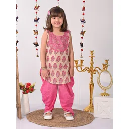 here&now x kinder kids Kinder Kids Girls Pink Floral Printed Sleeveless Pure Cotton Kurta with Dhoti Pants-picture-11