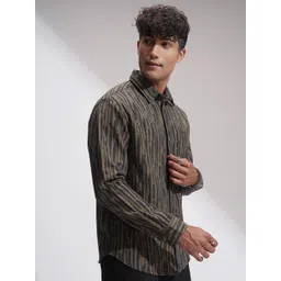 HIGHLANDER Abstract Printed Cutaway Collar Dobby Cotton Casual Shirt image 4