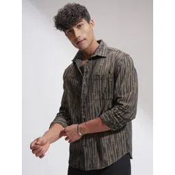 HIGHLANDER Abstract Printed Cutaway Collar Dobby Cotton Casual Shirt image 3