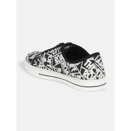 HIGHLANDER Men Black & White Printed Sneakers image 4