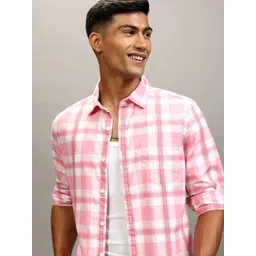 HIGHLANDER Men Cutaway Collar Checked Cotton Casual Shirt-picture-23