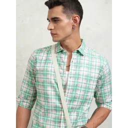 HIGHLANDER Men Cutaway Collar Checked Cotton Casual Shirt-picture-23