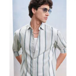 HIGHLANDER Men Cutaway Collar Vertical Striped Cotton Relaxed Fit Casual Shirt-picture-13