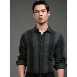 HIGHLANDER Men Relaxed Fit Cutaway Collar Vertical Striped Cotton Casual Shirt-picture-16