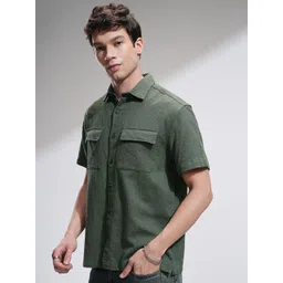 HIGHLANDER Men Relaxed Fit Spread Collar Solid Cotton Casual Shirt image 2
