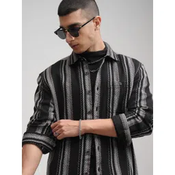 HIGHLANDER Men Relaxed Fit Spread Collar Vertical Striped Cotton Casual Shirt-picture-11