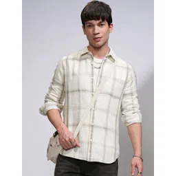 HIGHLANDER Men Slim Fit Cutaway Collar Tartan Checked Cotton Casual Shirt-picture-15