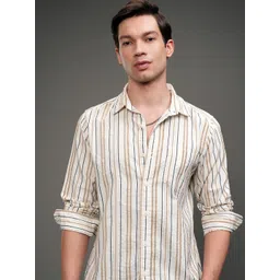 HIGHLANDER Men Slim Fit Opaque Checked Casual Shirt-picture-25