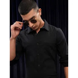 HIGHLANDER Men Solid Spread Collar Casual Shirt image 1