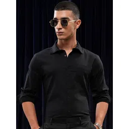 HIGHLANDER Men Solid Spread Collar Casual Shirt image 2