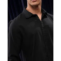 HIGHLANDER Men Solid Spread Collar Casual Shirt image 3