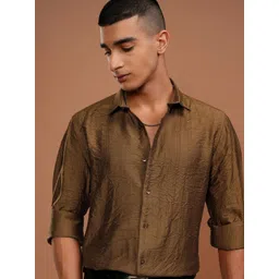 HIGHLANDER Men Spread Collar Textured Cotton Slim Fit Casual Shirt-picture-31