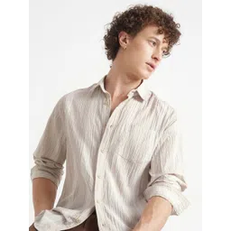 HIGHLANDER Men Textured Spread Collar Casual Shirt-picture-21