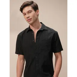 HIGHLANDER Men Textured Spread Collar Cotton Casual Shirt-picture-10