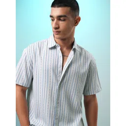 HIGHLANDER Men Vertical Striped Spread Collar Relaxed Fit Casual Shirt-picture-18