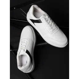 HIGHLANDER Men White Solid Sneakers image 1