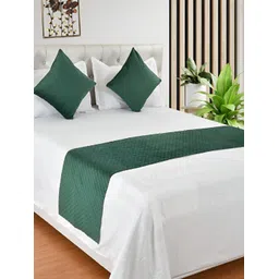 HOMADORN Green Quilted Velvet Bed Runner With 2 Cushion Covers-image-4