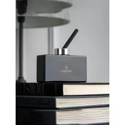 Home4U Ladenac Minimal Floral Hesperide Reed Diffuser with Black Square Box-picture-14