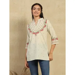 House Of Chikankari Green Cotton Blend Printed Short Kurti-image-12