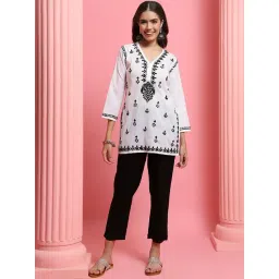 House of Chikankari White Cotton Embroidered Straight Kurti-picture-46