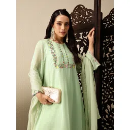 House of Pataudi Floral Embroidered Jashn Kurta with Palazzos & Dupatta-picture-35