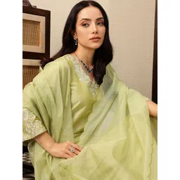 House of Pataudi Floral Embroidered Regular Jashn Kurta with Trousers & Dupatta-picture-19