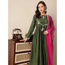 House of Pataudi Floral Embroidered Thread Work Jashn Kurta with Trousers & Dupatta-picture-38