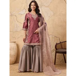 House of Pataudi Floral Embroidered V-Neck Sequinned Straight Kurta & Sharara With Dupatta-picture-24