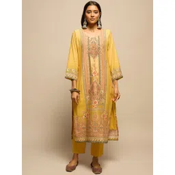 House of Pataudi Floral Printed Beads And Stones Straight Kurta With Trousers & Dupatta-picture-17