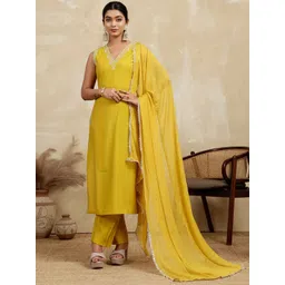 House of Pataudi Floral Yoke Design Sequinned Straight Kurta With Trouser & Dupatta-picture-15