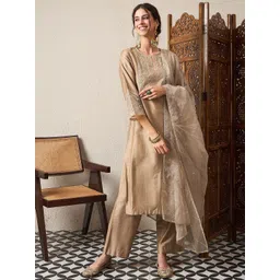House of Pataudi Floral Yoke Design Sequinned Straight Kurta With Trousers & Dupatta-picture-14