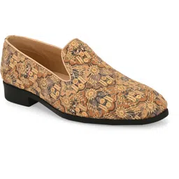 House Of Pataudi Men Beige Embroidered Fabric Ethnic Slip On Mojaris Mojaris For Men-picture-11