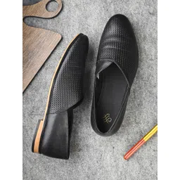 House of Pataudi Men Black Textured Ethnic Slip-Ons with Cut Work Detail-image-39
