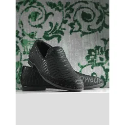 House of Pataudi Men Embellished Lightweight Mojaris-picture-24