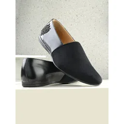 House of Pataudi Men Embellished Velvet Lightweight Mojaris-picture-19