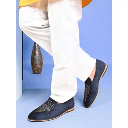 House of Pataudi Men Embellished Velvet Slip On Mojaris Shoes-picture-32