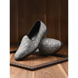 House of Pataudi Men Embroidered Lightweight Mojaris-picture-14