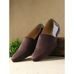 House of Pataudi Men Ethnic Embellished Lightweight Comfort Insole Velvet Basics Mojaris-image-41