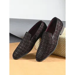 House of Pataudi Men Ethnic Embellished Velvet Mojaris-picture-29