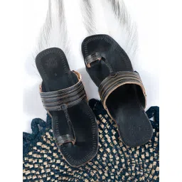 House of Pataudi Men Kolhapuri Chappal-picture-14