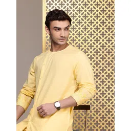 House of Pataudi Men Pure Cotton Jashn Kurta with Trousers-picture-32