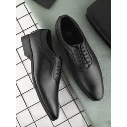 House of Pataudi Men Textured Formal Lace Up Round Toe Derby-picture-16