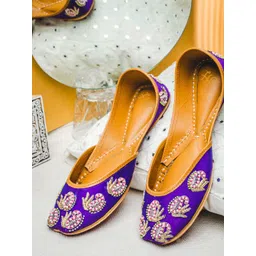 House of Pataudi Square Toe Ethnic Embellished Fabric Mojaris-image-10