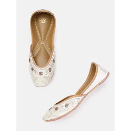 House of Pataudi Women Embellished Ethnic Mojaris-picture-22