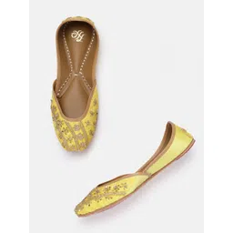 House of Pataudi Women Embellished Ethnic Mojaris-picture-10