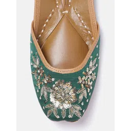 House of Pataudi Women Embellished Floral Leather Mojaris image 4